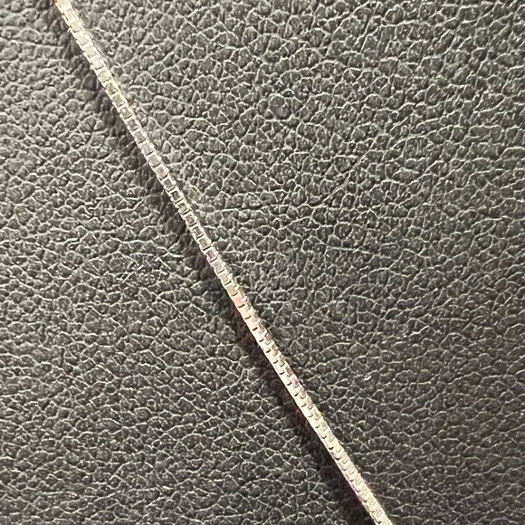 Sterling silver whale tail necklace - Picture 6 of 9